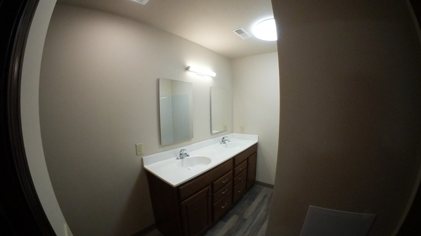 Picture of Pawnee Village 3 bedroom apartment bathroom