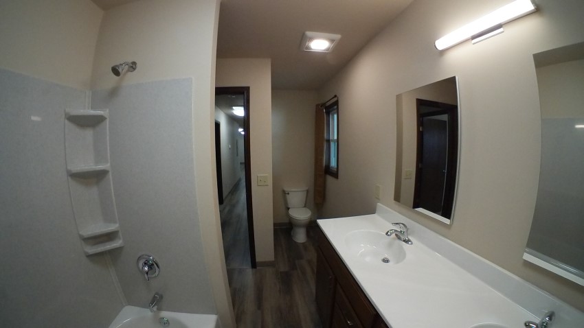 Picture of Pawnee Village 3 bedroom apartment bathroom